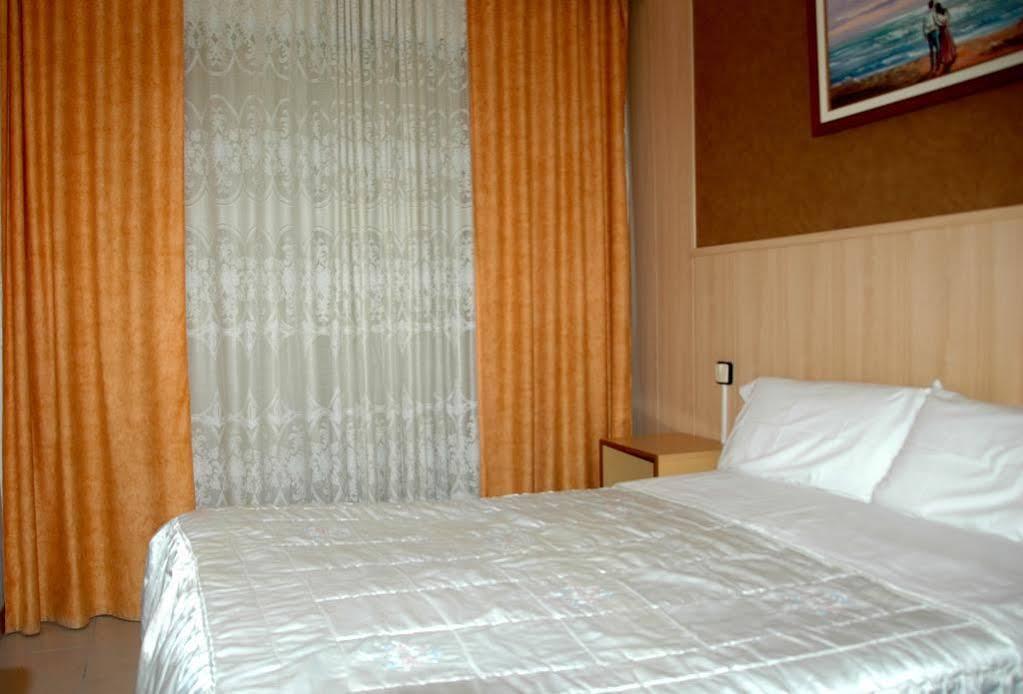 Pension Venecia Salou Buitenkant foto