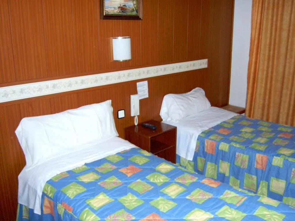 Pension Venecia Salou Buitenkant foto